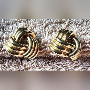 Vintage Trifari Gold-Tone Knot Clip On Earrings. Classic Trifari. 1990's